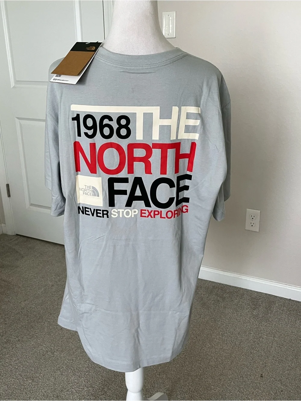 NWT The North Face Light Gray Short-Sleeve Graphic Logo Tee Size Large